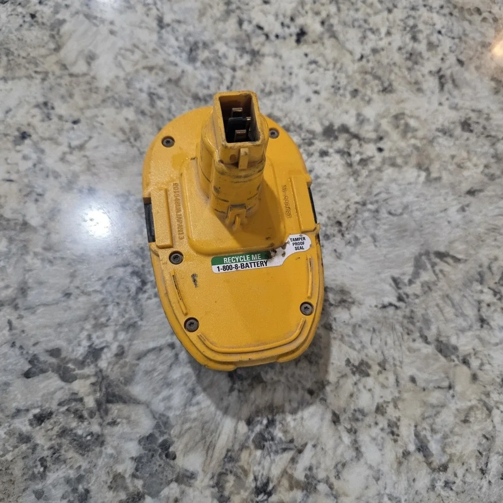 DeWalt DC9096 18V NiCd Battery - UNTESTED - For Parts or Repair